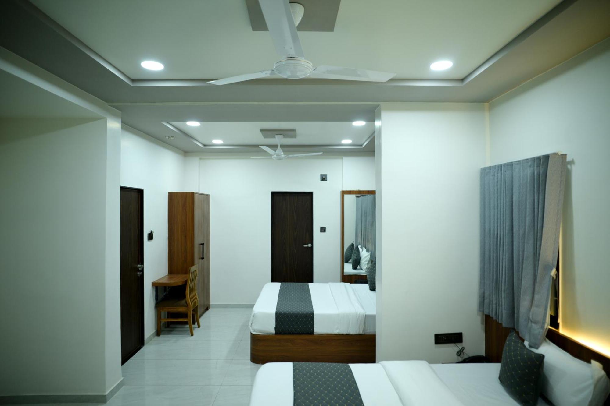 Hotel Aagman Palanpur Buitenkant foto