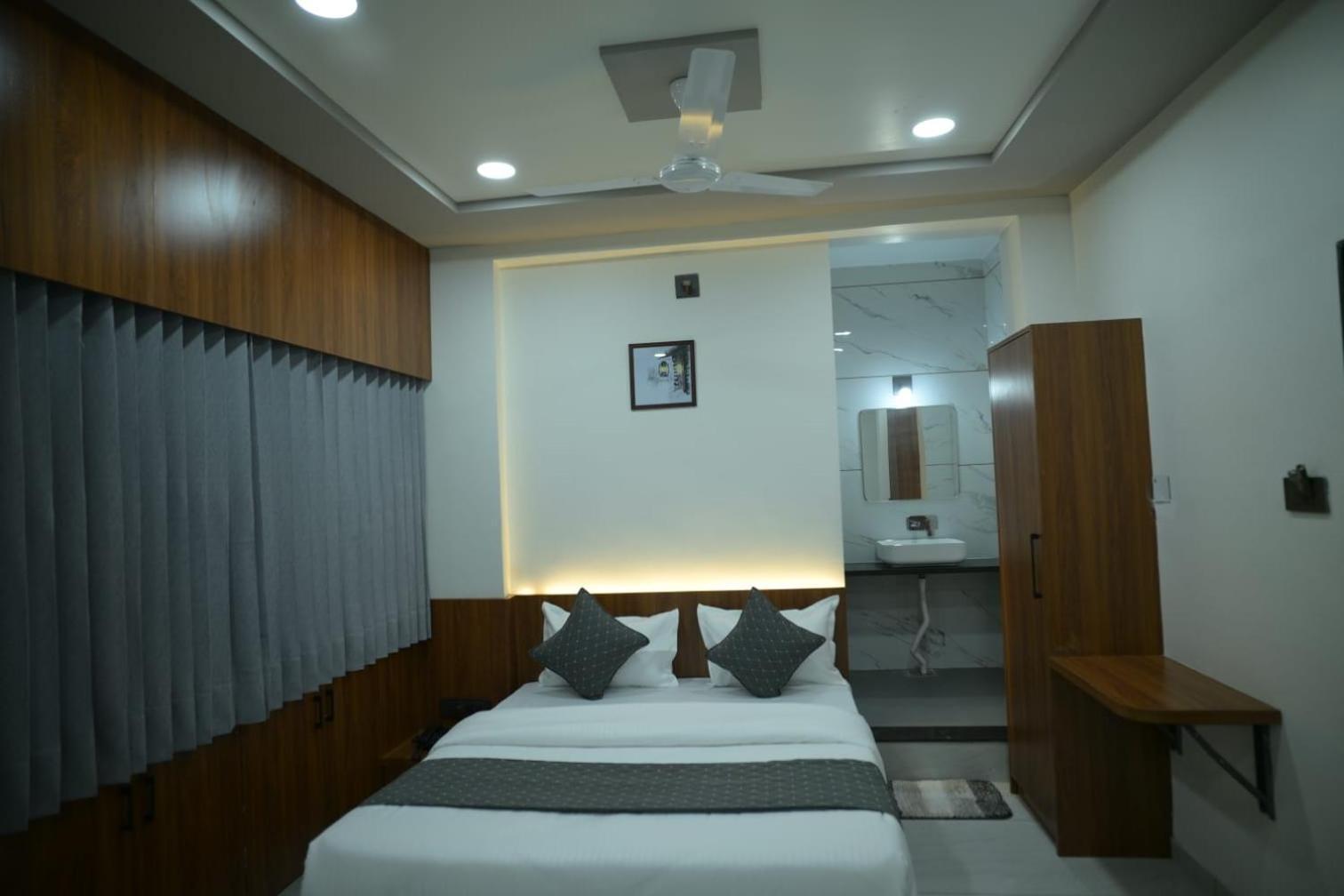 Hotel Aagman Palanpur Buitenkant foto