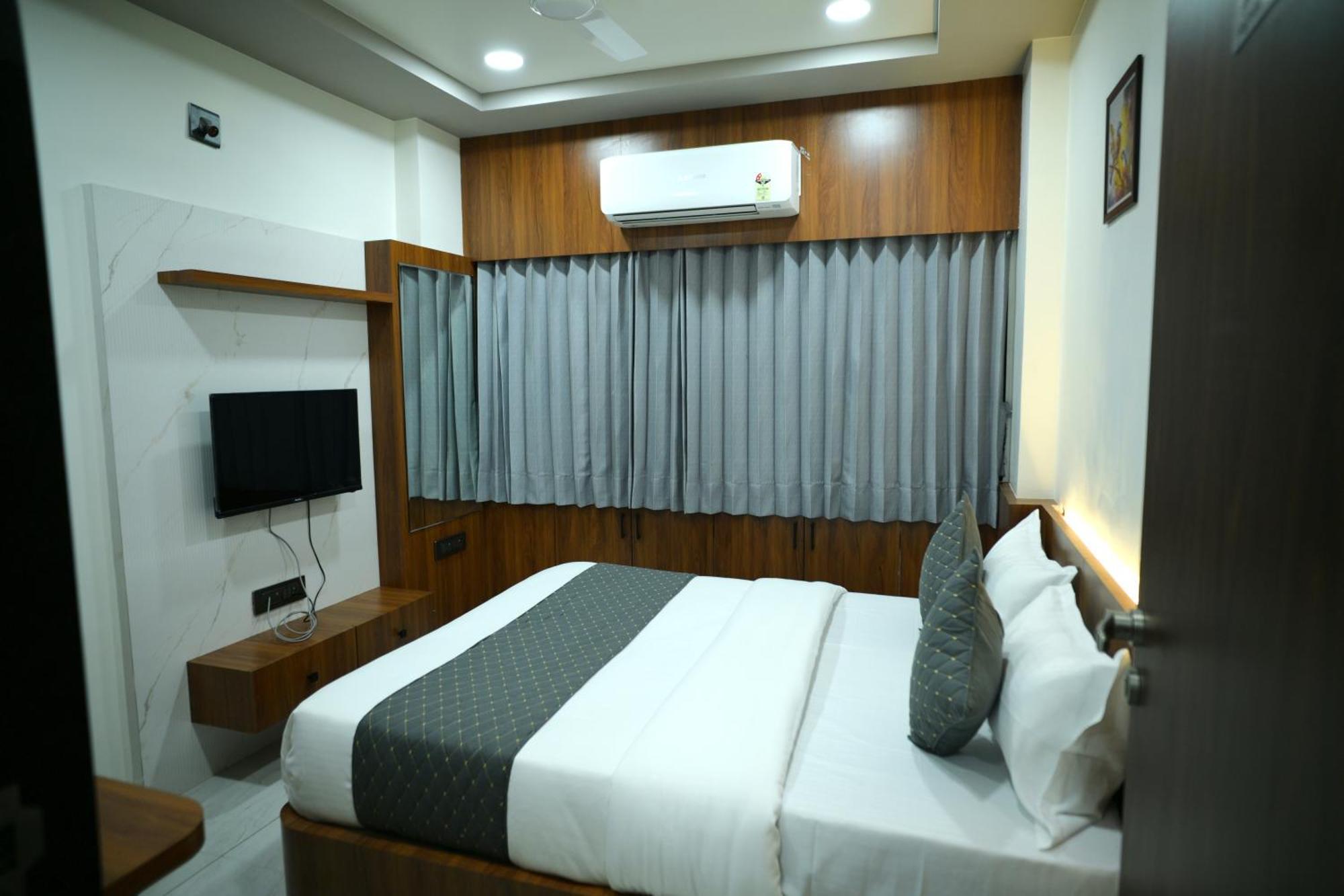Hotel Aagman Palanpur Buitenkant foto